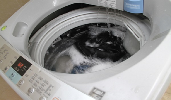 Tại sao máy giặt xả nước liên tục?